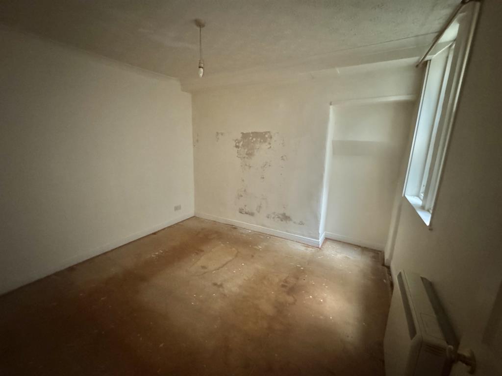 Lot: 134 - TOWN CENTRE FLAT FOR INVESTMENT OR OCCUPATION - Bedroom